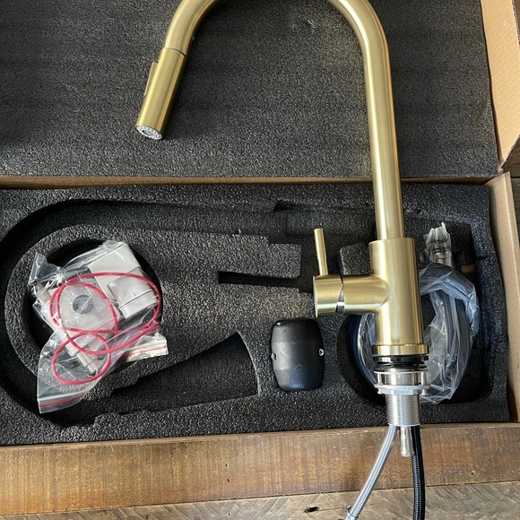 Kitchen faucet gold touch - Picture 2 of 4